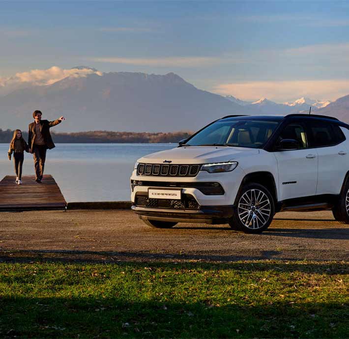 Trouver un suv jeep en location. suv Grand cherokee à la campagne et en ville.